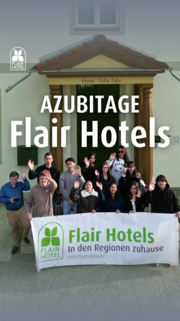 ✨ Drei Tage, viele neue Freundschaften und jede Menge Inspiration – die Flair Azubitage 2026 waren ein voller Erfolg!  Im unserem diesjährigen Flair Hotel des Jahres @flairhotel.villa.ilske trafen sich Auszubildende aus verschiedenen Flair Hotels aus ganz Deutschland, um sich kennenzulernen, auszutauschen und gemeinsam Neues zu lernen. Schon beim ersten Abend wurde schnell klar: Hier begegnen sich Gleichgesinnte, die die Leidenschaft für Gastfreundschaft verbindet.  🍽️ Vom gemeinsamen Kennenlernen über spannende Gespräche beim Abendessen bis hin zu wertvollem Erfahrungsaustausch – der Auftakt hätte kaum besser sein können.
🥩 Am Montag ging es praxisnah weiter: Beim Workshop „Fleischkunde“ mit Küchenchef Marcus standen Qualität, Nachhaltigkeit und verschiedene Garverfahren im Fokus – inklusive Kostproben.
🍇 Danach folgten Einblicke in die Weinwelt im Landesweingut Kloster Pforte sowie ein Besuch der Rotkäppchen Erlebniswelt – echte Highlights für unsere Nachwuchstalente.
🤖 Am Dienstag richtete sich der Blick in die Zukunft: Im KI-Workshop lernten die Azubis, wie Tools wie ChatGPT sinnvoll im Berufsalltag eingesetzt werden können.  Drei Tage voller Austausch, neuer Perspektiven und echter Gemeinschaft – genau das macht die Flair Familie aus.  Ein großes Dankeschön an Familie Becker und das Team des @flairhotel.villa.ilske für die herzliche Gastfreundschaft und an alle Beteiligten, die diese besonderen Azubitage möglich gemacht haben. 💚  #flairhotels #indenregionenzuhause #azubitag #nachwuchshotellerie #FLAIRaufInsta
